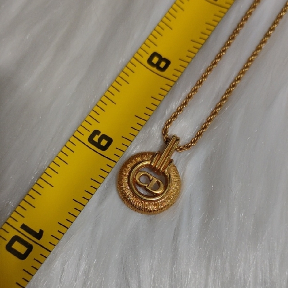 SALE! Christian Dior Gold Tone Pendant Vtg Necklace - Picture 10 of 10